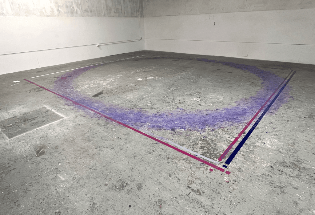 installation view by lisette ros during live performance of artwork '...Elk rondje is anders'--Special 10 Year Edition (2025) at Het Salon, Amsterdam during ADE Arts & Culture program 2025